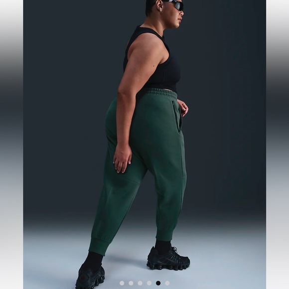 Nike Sportswear Tech Fleece Women's Mid-Rise Joggers (Plus Size) NWT - Picture 4 of 13
